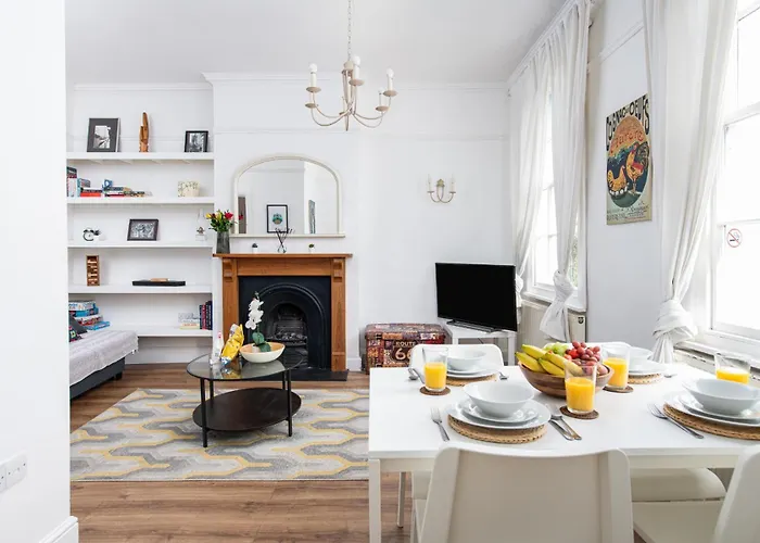 Central Flat-2Bed-Free Parking-By Fabaccommodation