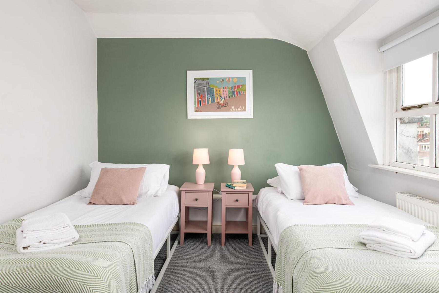Flat-2bed-free Parking-by Fabaccommodation * Bristol