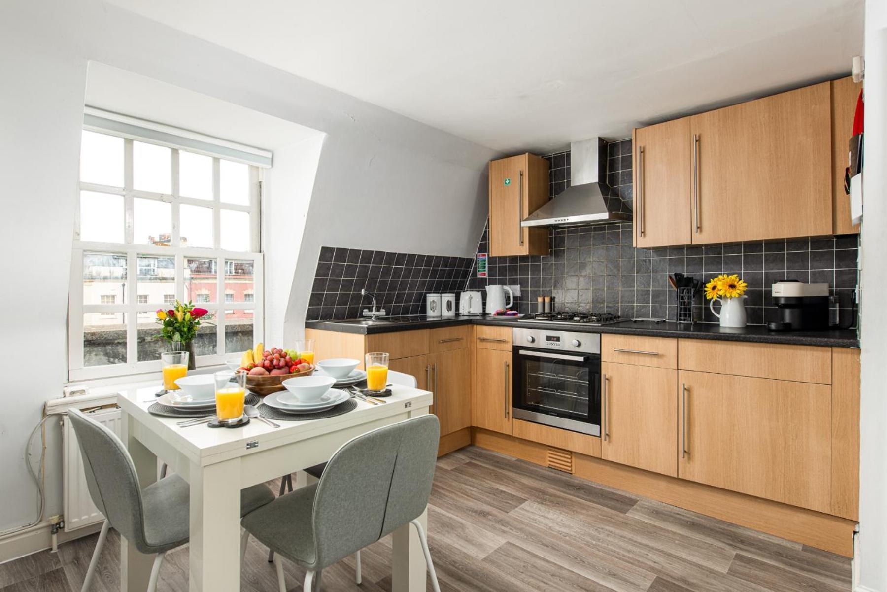 Flat-2bed-free Parking-by Fabaccommodation Apartment *
