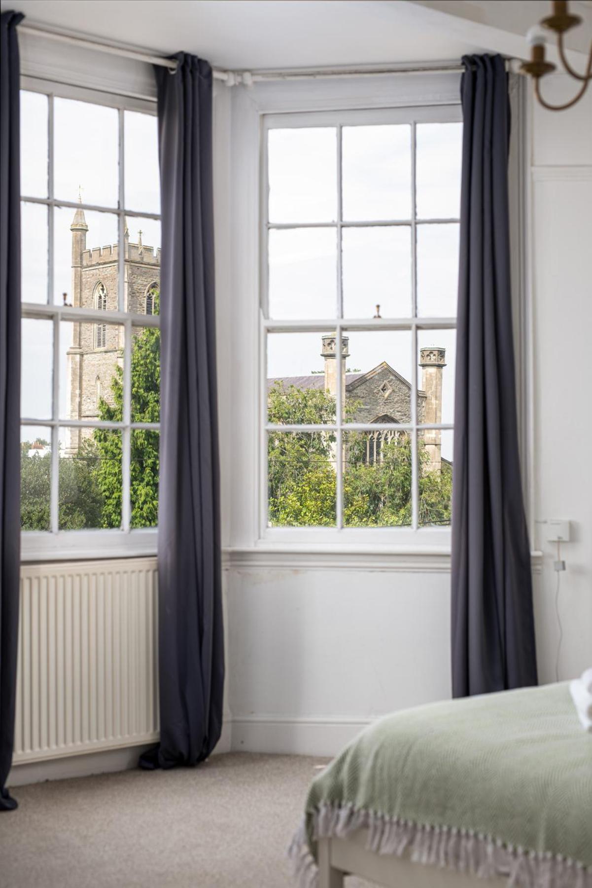 Flat-2bed-free Parking-by Fabaccommodation Apartment *