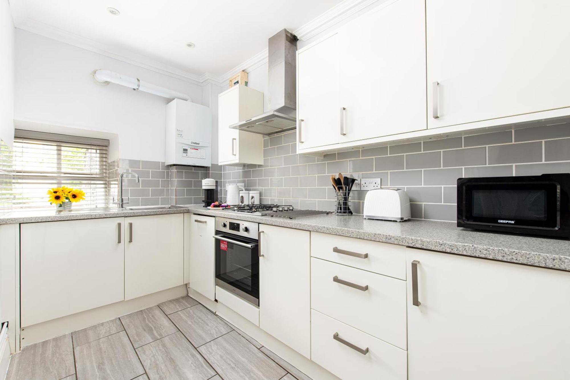 Flat-2bed-free Parking-by Fabaccommodation * Bristol